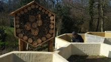 insectenhotel in de egeltuin