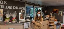 juf Laura met gekwetste duif