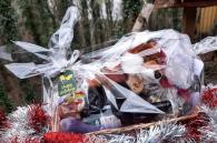 nog een kerstmand te koop bij SOS wilde dieren