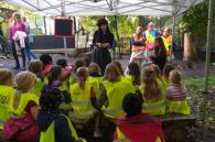 Morgane vertelt sprookjes aan kinderen